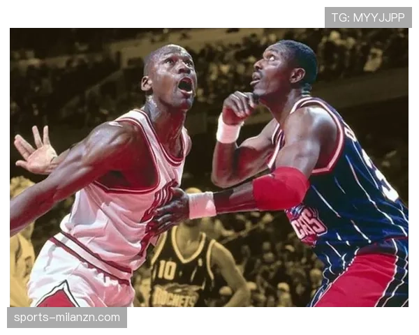 奥拉朱旺内线低位单打效率胜卡尔马龙引领禁区统治